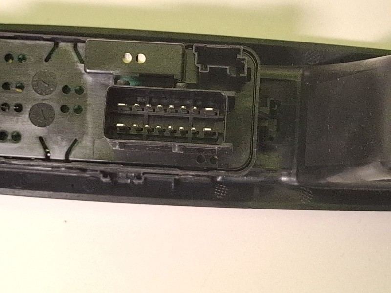 Recambio de mando elevalunas delantero izquierdo para citroën ds3 hdi blue referencia OEM IAM 529076433  