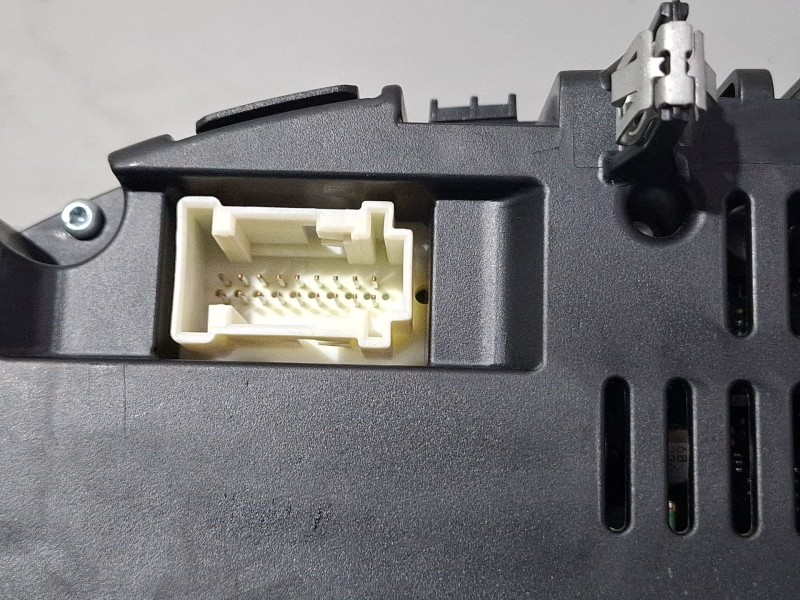 Recambio de cuenta kilometros para mercedes-benz cla 200 d referencia OEM IAM A1179009901 / 0263697149  