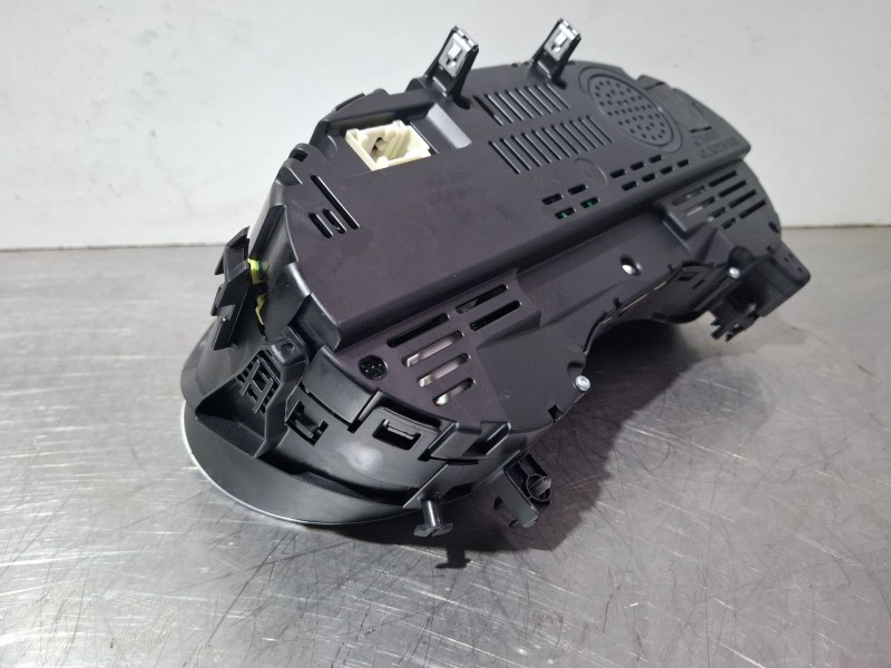 Recambio de cuenta kilometros para mercedes-benz cla 200 d referencia OEM IAM A1179009901 / 0263697149  