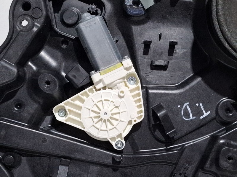 Recambio de elevalunas trasero derecho para mercedes-benz cla 200 d referencia OEM IAM   