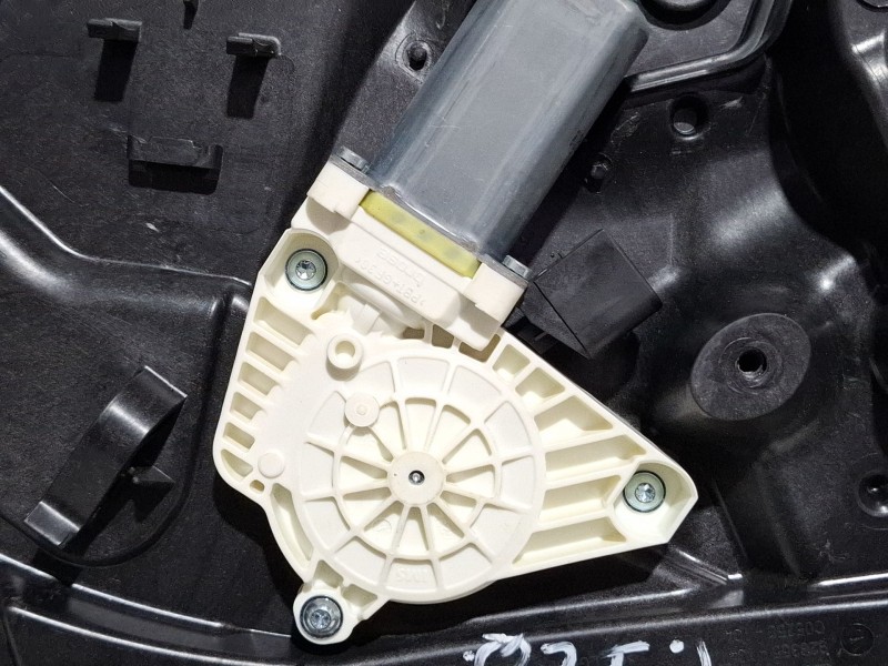 Recambio de elevalunas trasero izquierdo para mercedes-benz cla 200 d referencia OEM IAM A1175401905  