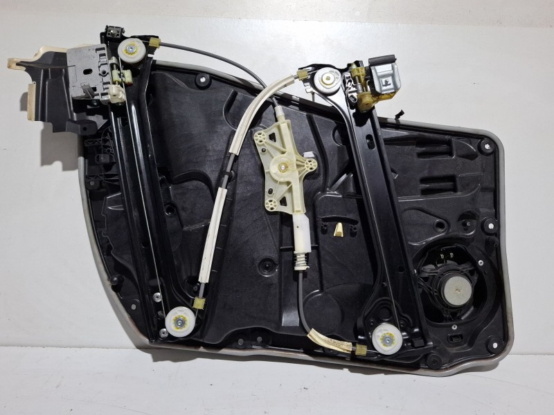 Recambio de elevalunas delantero derecho para mercedes-benz cla 200 d referencia OEM IAM A1175400705  