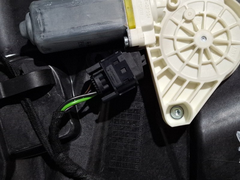 Recambio de elevalunas delantero izquierdo para mercedes-benz cla 200 d referencia OEM IAM A1175400705  