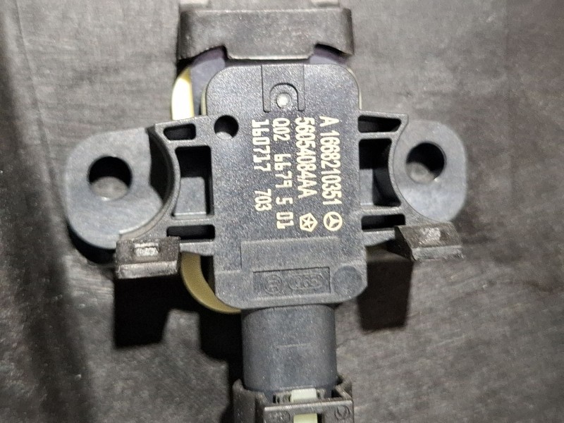 Recambio de elevalunas delantero izquierdo para mercedes-benz cla 200 d referencia OEM IAM A1175400705  