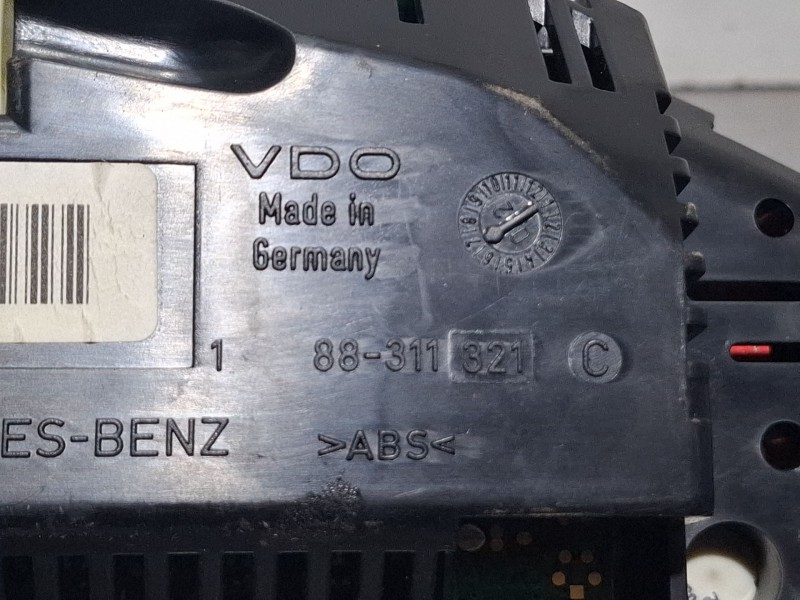 Recambio de cuenta kilometros para mercedes-benz clase e (w211) e 270 cdi (211.016) referencia OEM IAM A2115403611  