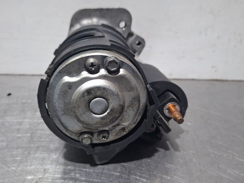 Recambio de motor arranque para renault megane referencia OEM IAM 8200463004  