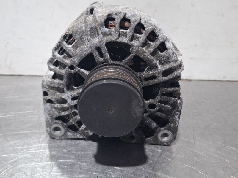 Recambio de alternador para renault megane referencia OEM IAM 231000026R /TG15C146  