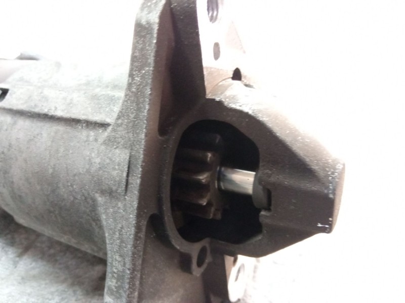 Recambio de motor arranque para renault megane referencia OEM IAM 8200584675  