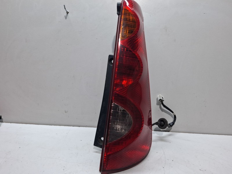 Recambio de piloto trasero derecho para nissan note referencia OEM IAM 263300R  