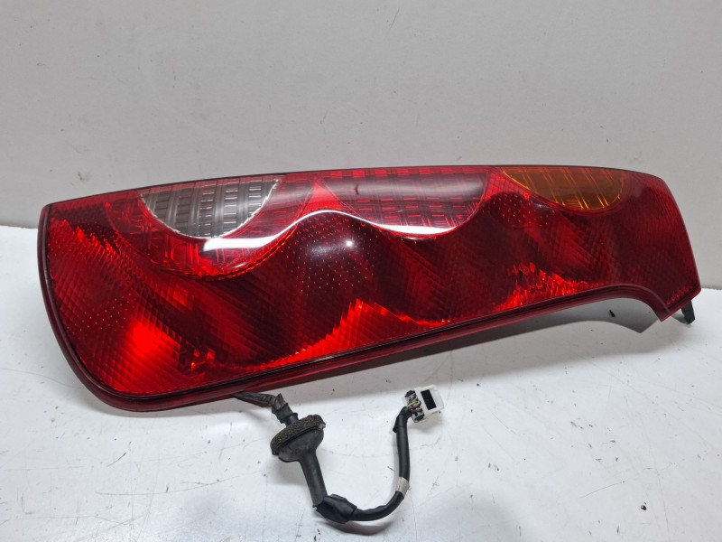 Recambio de piloto trasero derecho para nissan note referencia OEM IAM 263300R  