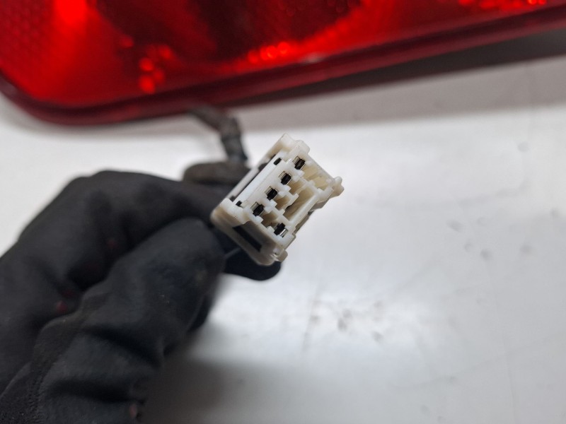 Recambio de piloto trasero derecho para nissan note referencia OEM IAM 263300R  