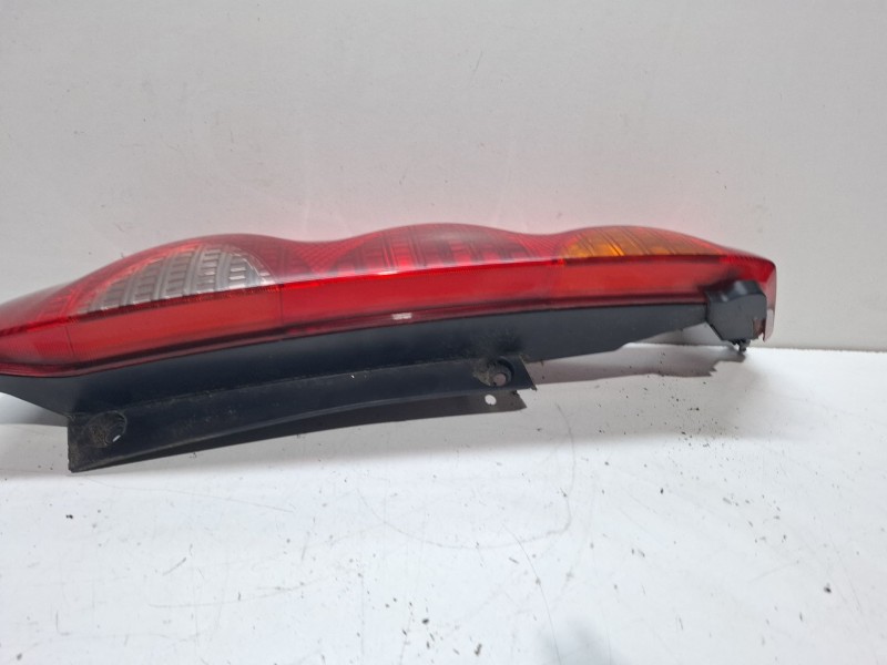 Recambio de piloto trasero izquierdo para nissan note referencia OEM IAM 263300L  