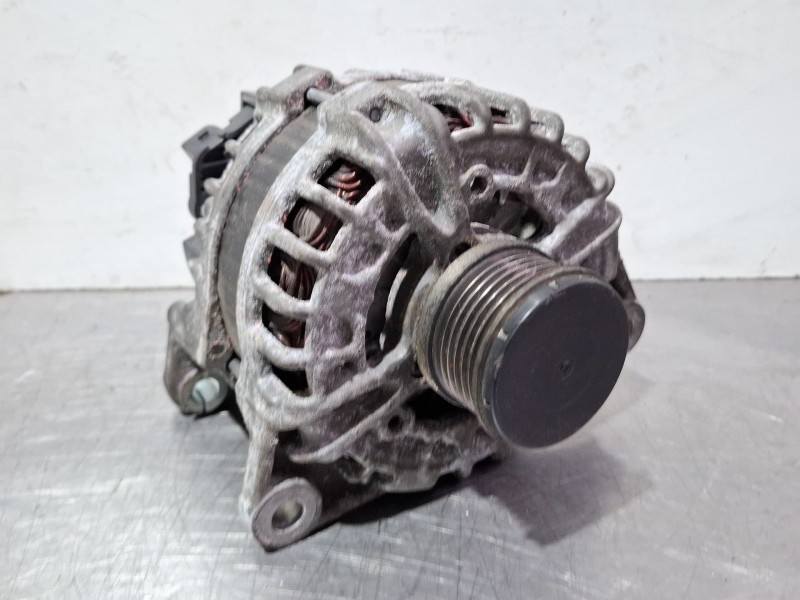Recambio de alternador para iveco 35 s18 referencia OEM IAM 0125811136 / 5802266118  