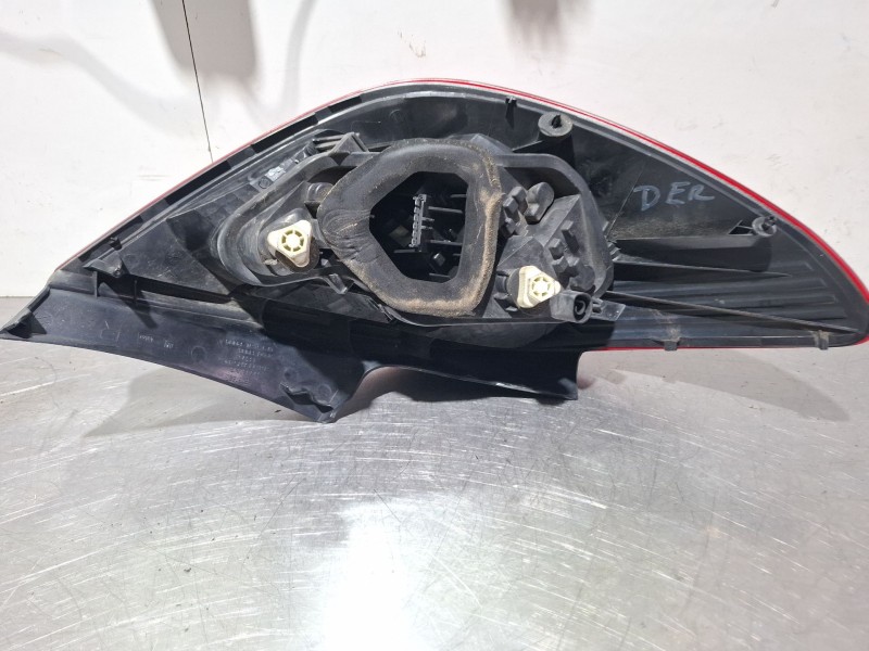 Recambio de piloto trasero derecho para opel corsa referencia OEM IAM 13188046  