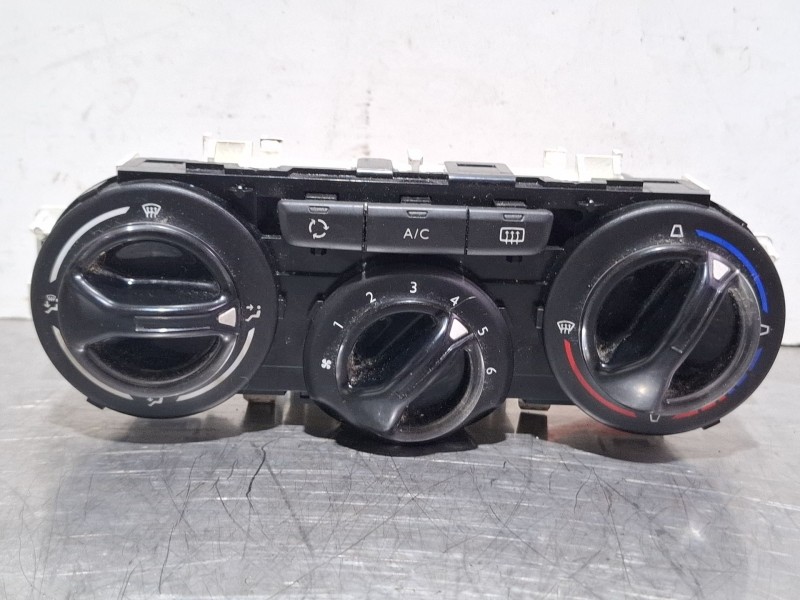 Recambio de mando climatizador para peugeot 208 referencia OEM IAM 96722483zd  