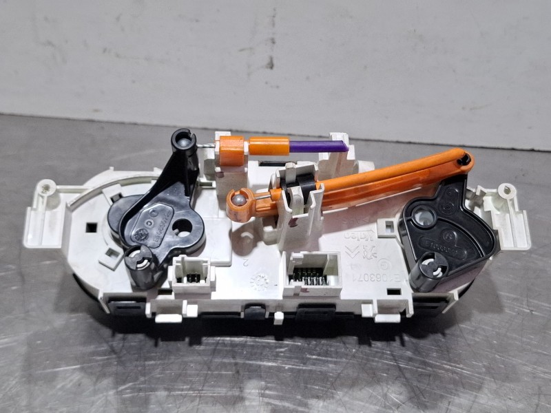 Recambio de mando climatizador para peugeot 208 referencia OEM IAM 96722483zd  