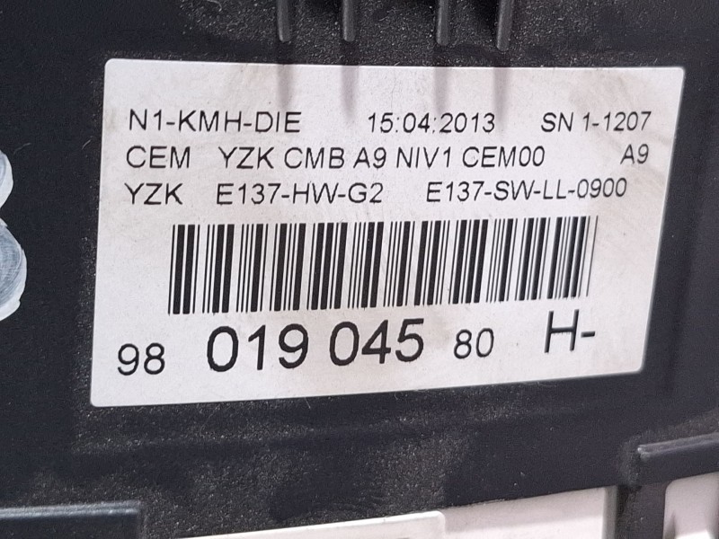 Recambio de cuenta kilometros para peugeot 208 referencia OEM IAM 9801904580h  