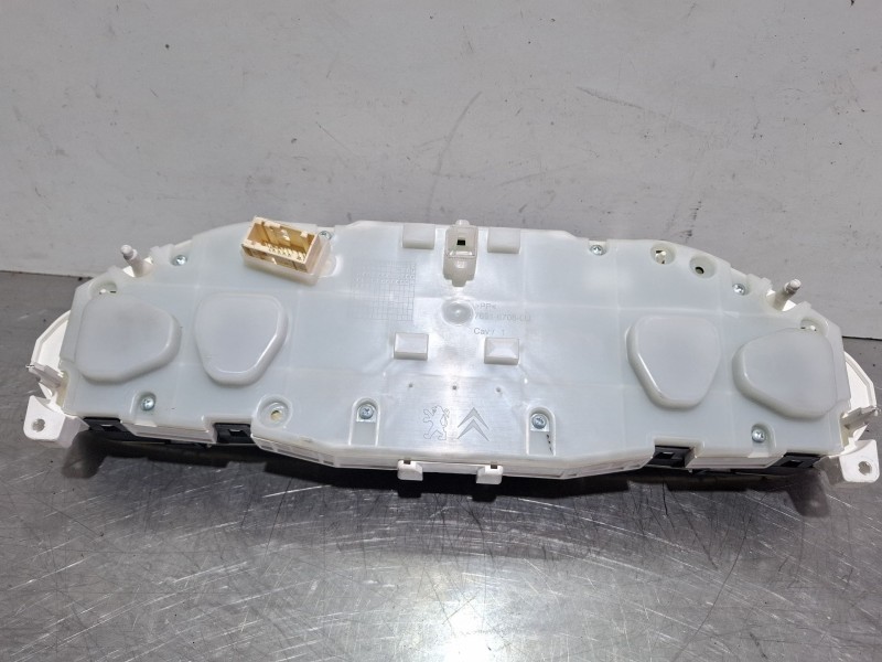 Recambio de cuenta kilometros para peugeot 208 referencia OEM IAM 9801904580h  