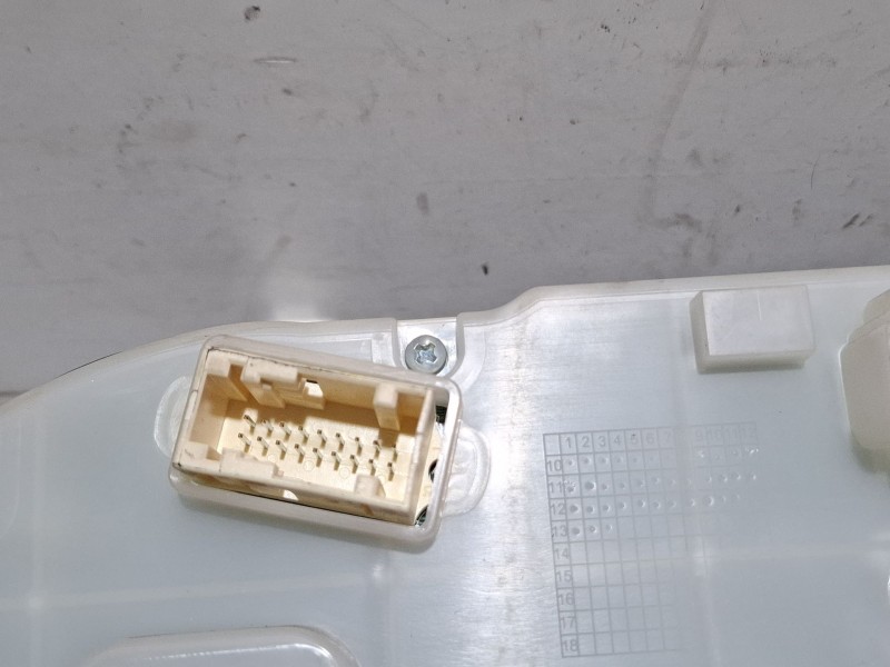 Recambio de cuenta kilometros para peugeot 208 referencia OEM IAM 9801904580h  