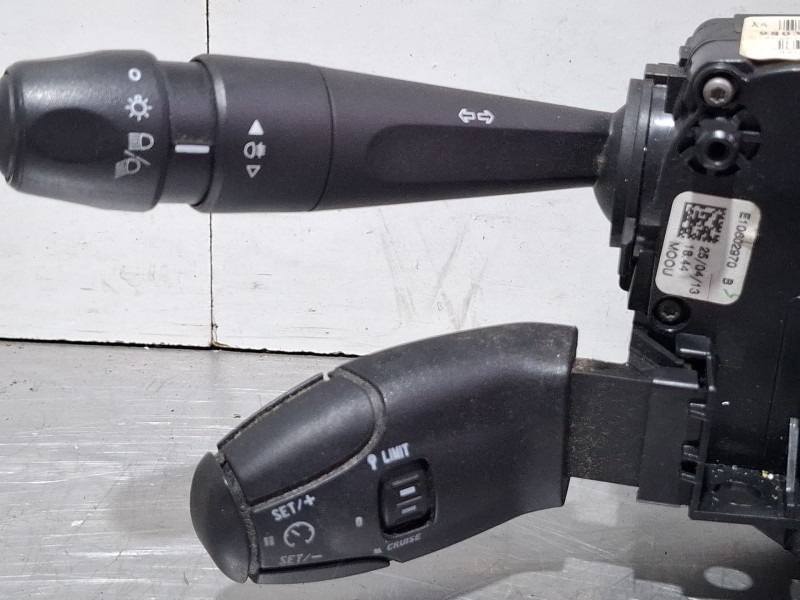 Recambio de mando luces para peugeot 208 referencia OEM IAM 98030394zd  