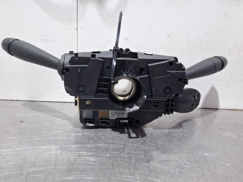 Recambio de mando luces para peugeot 208 referencia OEM IAM 98030394zd  