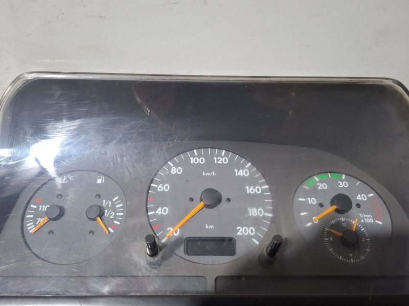 Recambio de cuenta kilometros para volkswagen lt35 referencia OEM IAM 200919860F  