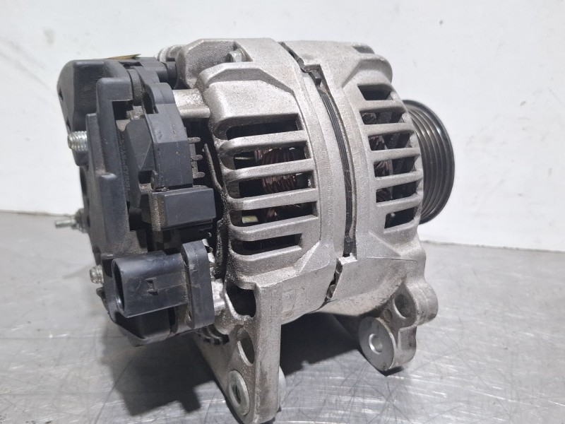 Recambio de alternador para volkswagen lt35 referencia OEM IAM 0124325001 / 305518090010  