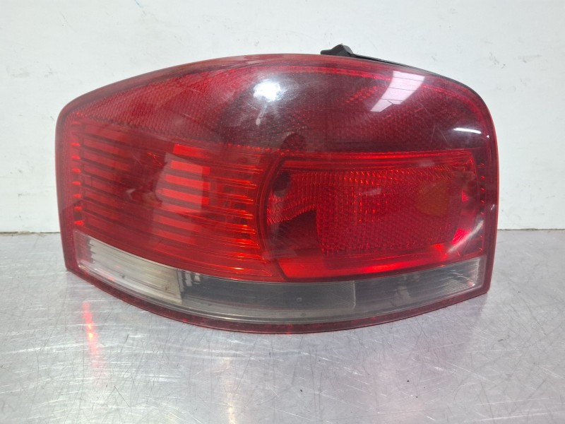 Recambio de piloto trasero izquierdo para audi a3 referencia OEM IAM 8p0945095024s  