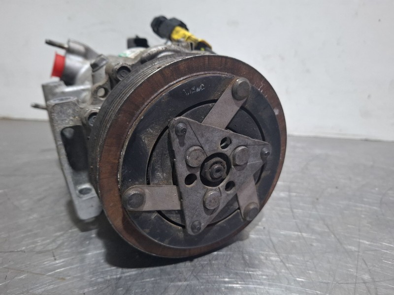 Recambio de compresor aire acondicionado para peugeot 208 referencia OEM IAM 9678656080  