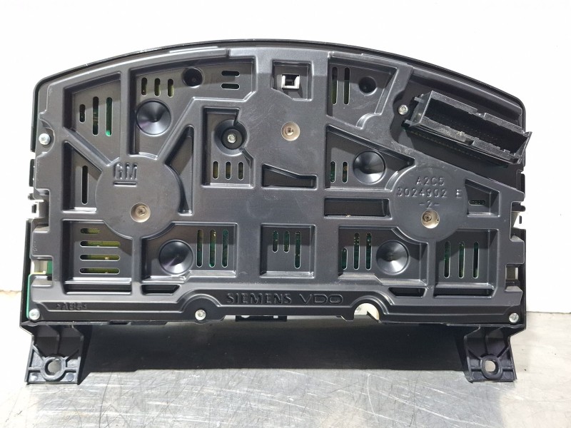 Recambio de cuenta kilometros para opel zafira referencia OEM IAM A2053024902E  