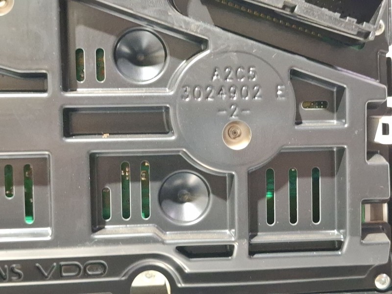 Recambio de cuenta kilometros para opel zafira referencia OEM IAM A2053024902E  