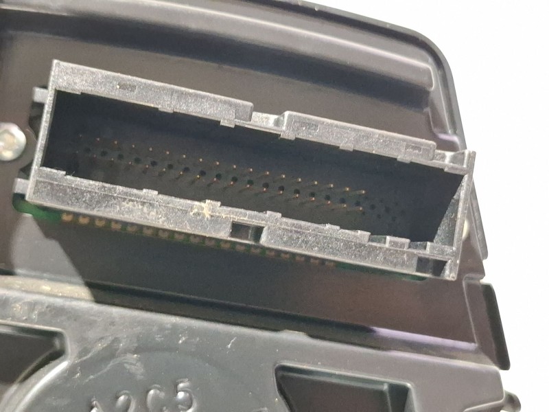 Recambio de cuenta kilometros para opel zafira referencia OEM IAM A2053024902E  