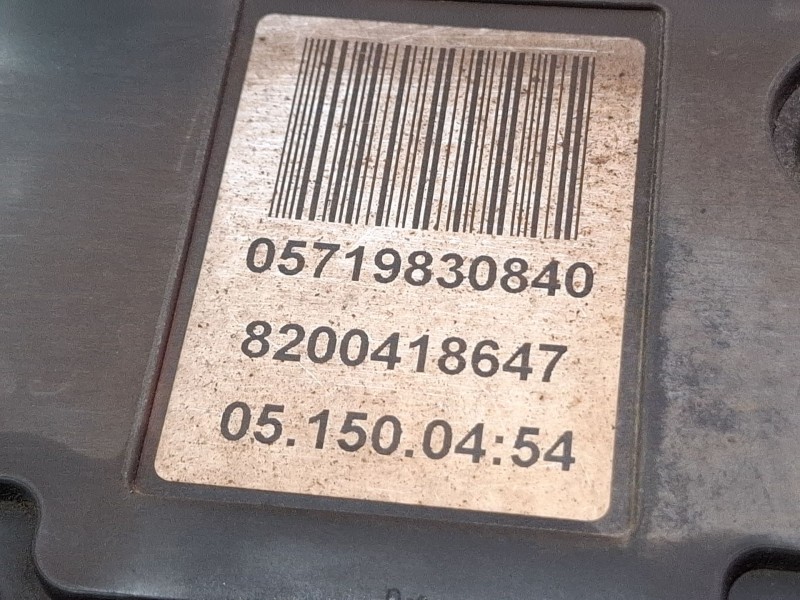 Recambio de freno estacionamiento eléctrico para renault megane scenic d referencia OEM IAM 8200418647  