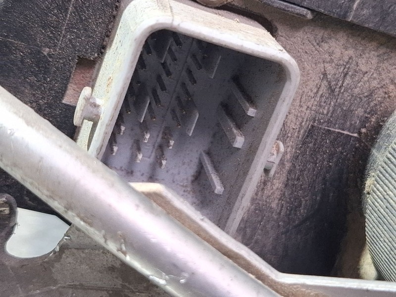 Recambio de freno estacionamiento eléctrico para renault megane scenic d referencia OEM IAM 8200418647  