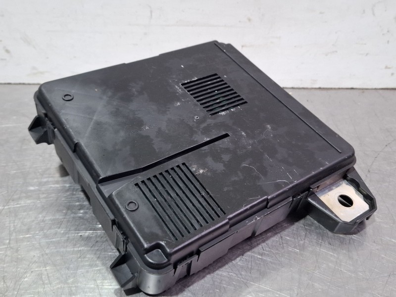 Recambio de caja reles / fusibles para renault megane scenic d referencia OEM IAM 8200306032C / S118399200F  