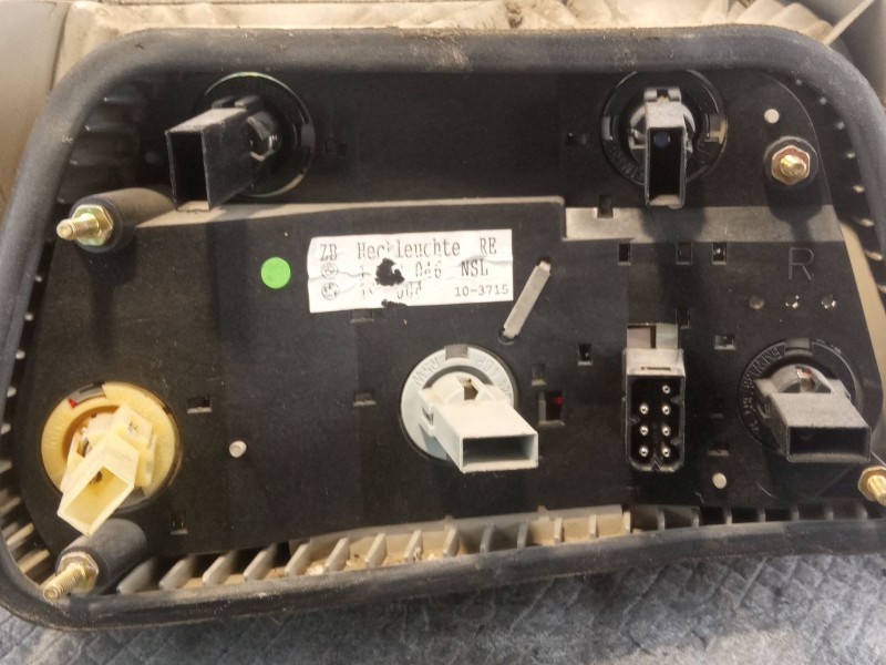 Recambio de piloto trasero derecho para bmw 316i referencia OEM IAM   