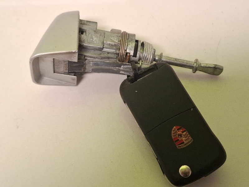 Recambio de bombin de cierre para porsche cayenne (9pa) 3.6 referencia OEM IAM 7L5837167A  