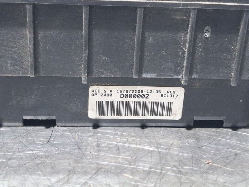 Recambio de caja reles / fusibles para seat leon referencia OEM IAM D000002  