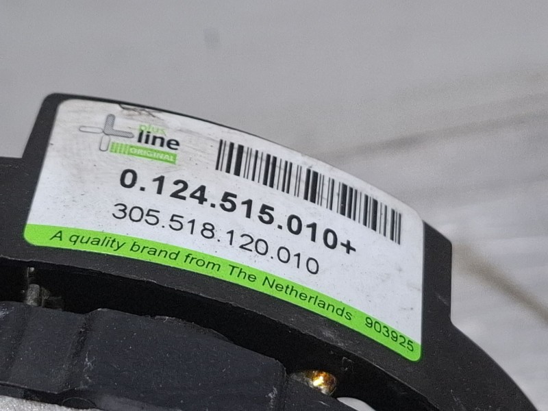 Recambio de alternador para volkswagen passat referencia OEM IAM 0124515010 / 305518120010  