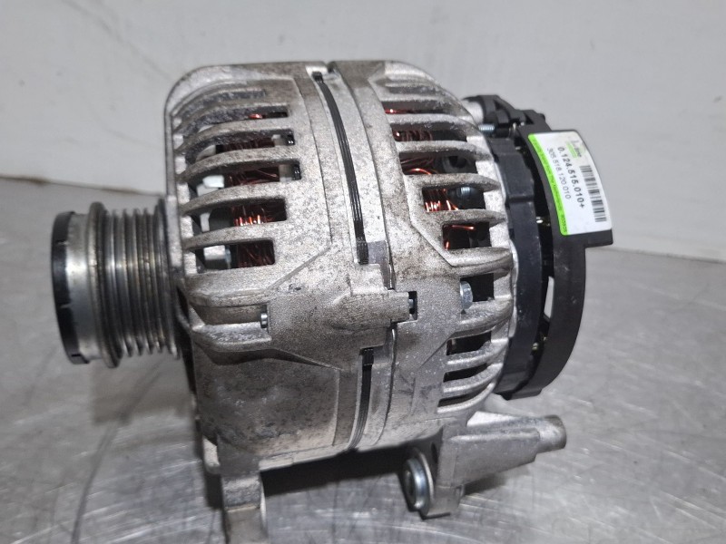 Recambio de alternador para volkswagen passat referencia OEM IAM 0124515010 / 305518120010  