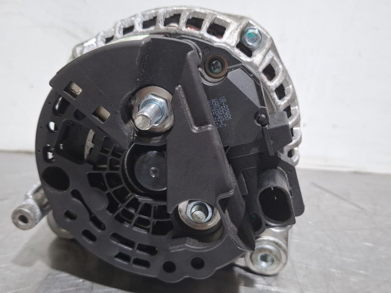 Recambio de alternador para volkswagen passat referencia OEM IAM 0124515010 / 305518120010  