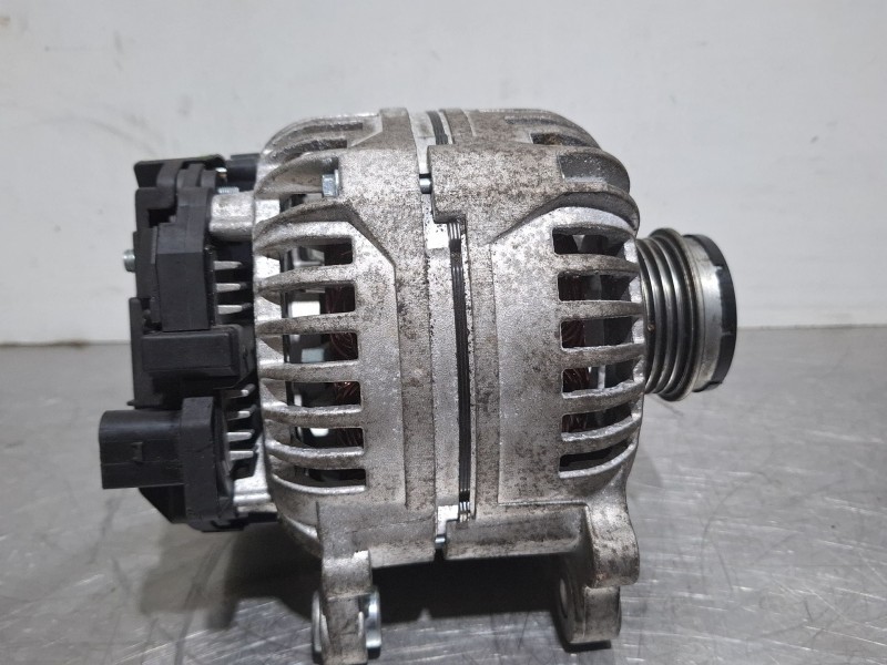 Recambio de alternador para volkswagen passat referencia OEM IAM 0124515010 / 305518120010  