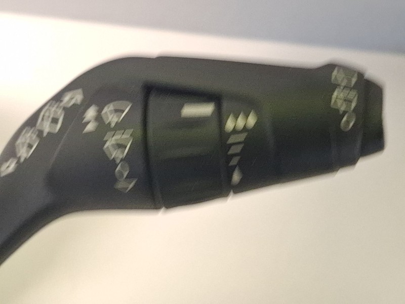 Recambio de mando volante para ford focus referencia OEM IAM F1ET13n064ac  