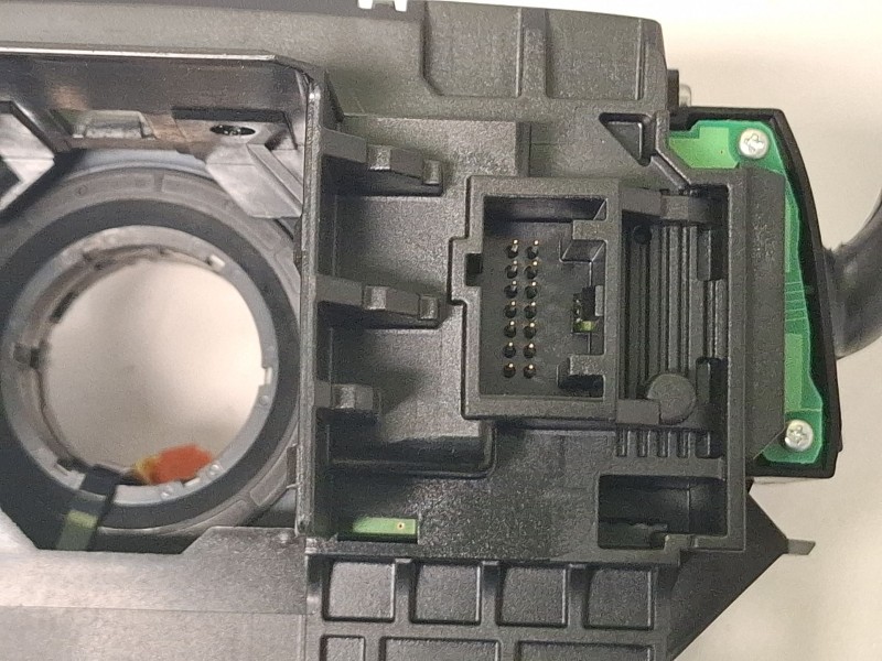 Recambio de mando volante para ford focus referencia OEM IAM F1ET13n064ac  