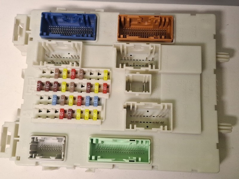 Recambio de caja reles / fusibles para ford focus referencia OEM IAM 30S599F13F05 / 599F13F05  