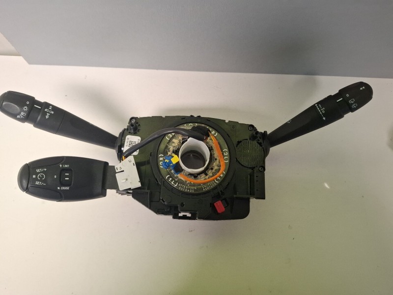 Recambio de mando multifuncion para peugeot 208 referencia OEM IAM 98081767ZD03  