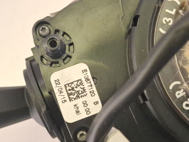 Recambio de mando multifuncion para peugeot 208 referencia OEM IAM 98081767ZD03  