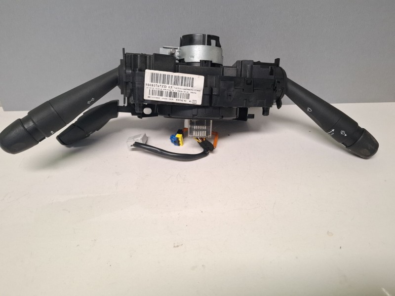 Recambio de mando multifuncion para peugeot 208 referencia OEM IAM 98081767ZD03  