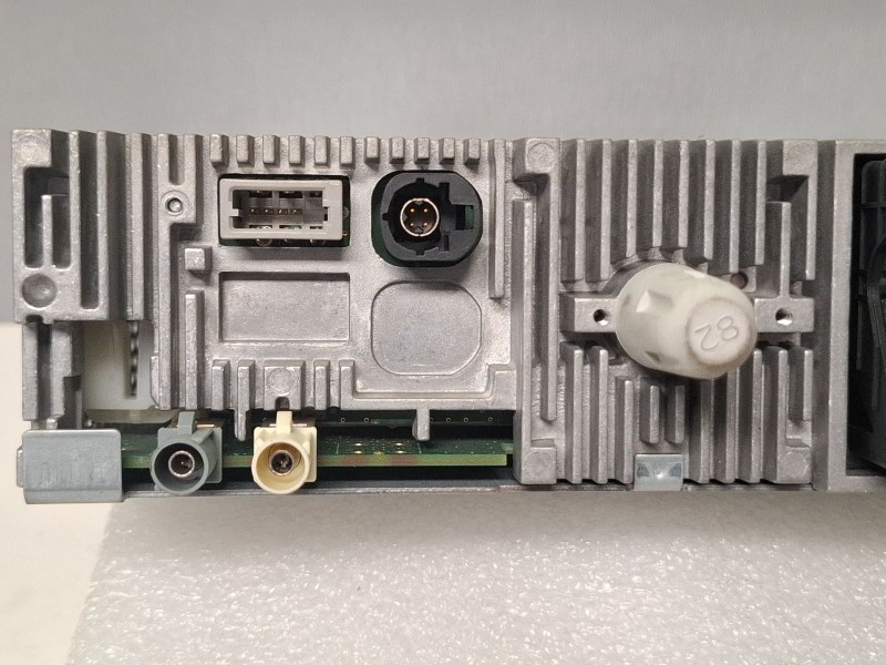 Recambio de sistema audio / radio cd para peugeot 208 referencia OEM IAM 9811066180  