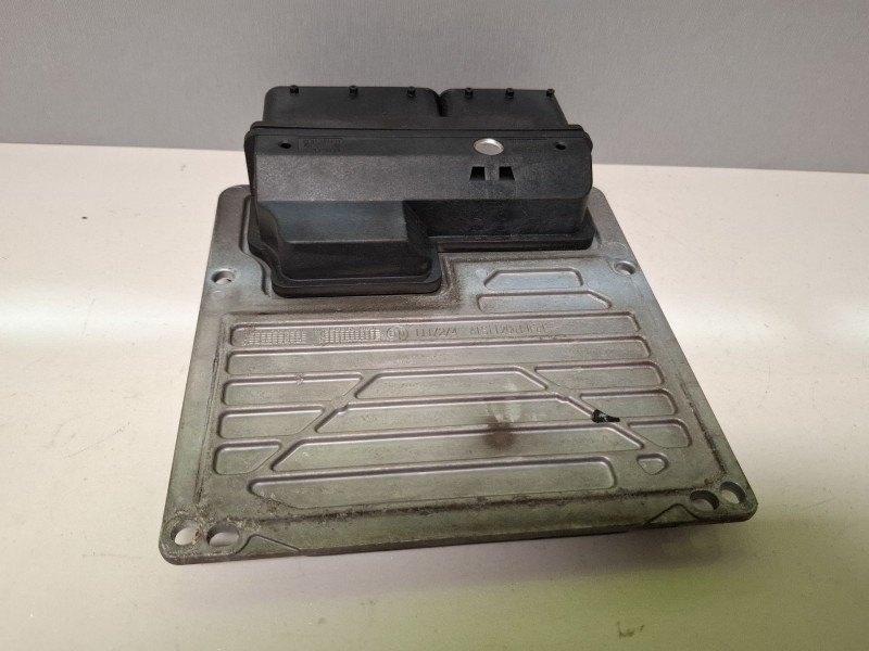 Recambio de centralita motor para mercedes-benz c180 referencia OEM IAM A2711534591 / A2710106944 / A0014466902 / 5WK90547  